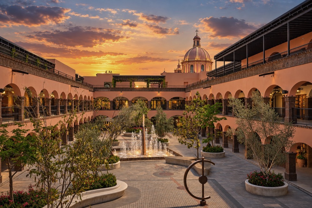 Plaza Relox en Tequisquiapan al atardecer